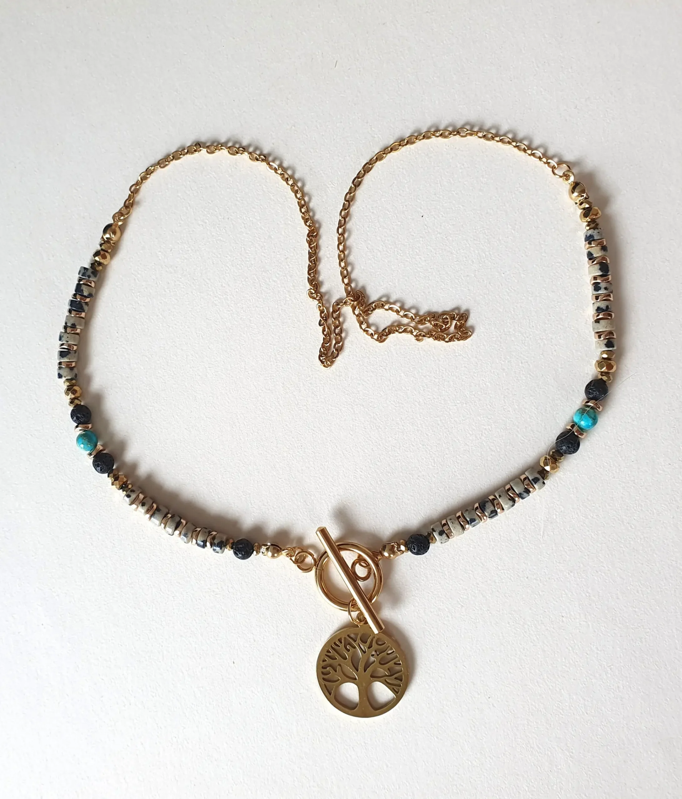 Collier de la collection Vitae, modèle dalmatien. Vue à plat1.