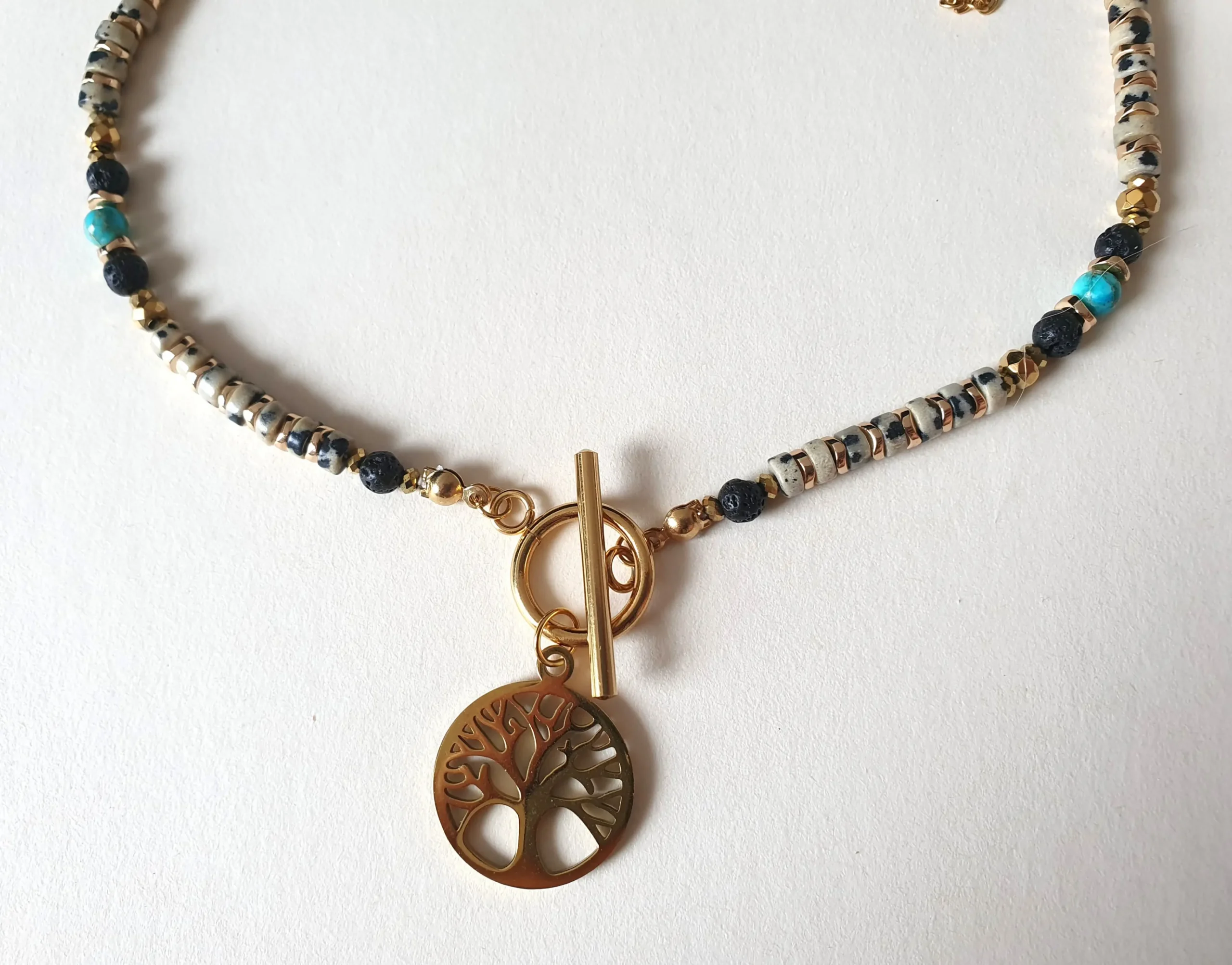 Collier de la collection Vitae, modèle dalmatien. Zoom.