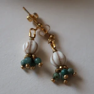 Boucles d'oreilles Orell. Modèle puces. Vue à plat