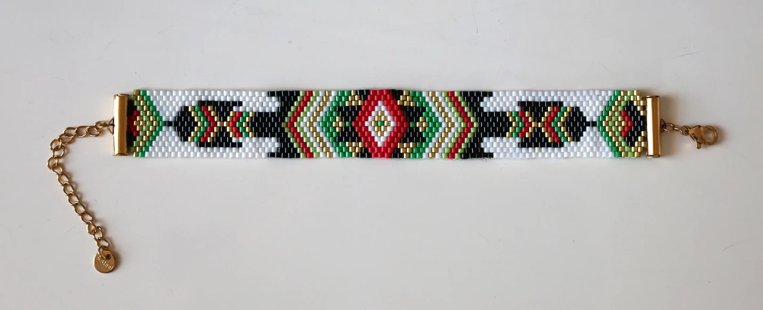 Bracelet ruban tikal en perles miyuki tissées. Modèle vert. Vue à plat