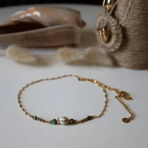 Collier Orell. Modèle ras de cou. Vue à plat.