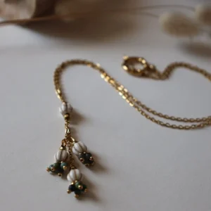 Collier Orell. Modèle sautoir. Vue à plat.