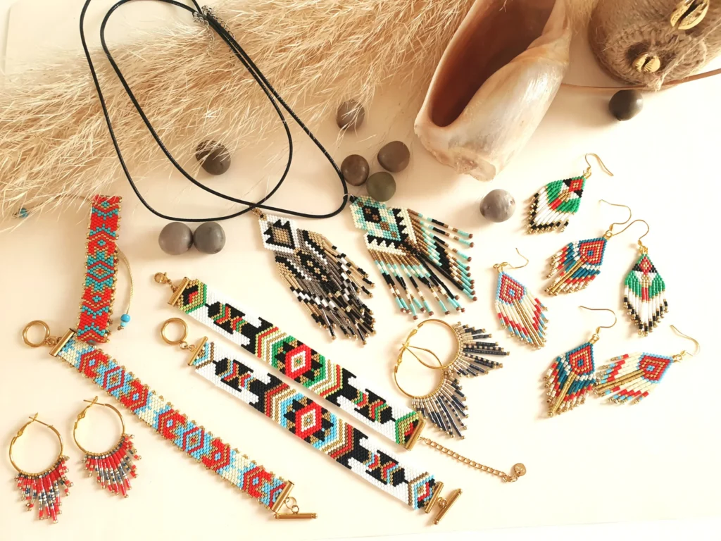 Collection de bijoux coordonnés autour des couleurs et motifs de l'Amérique du sud