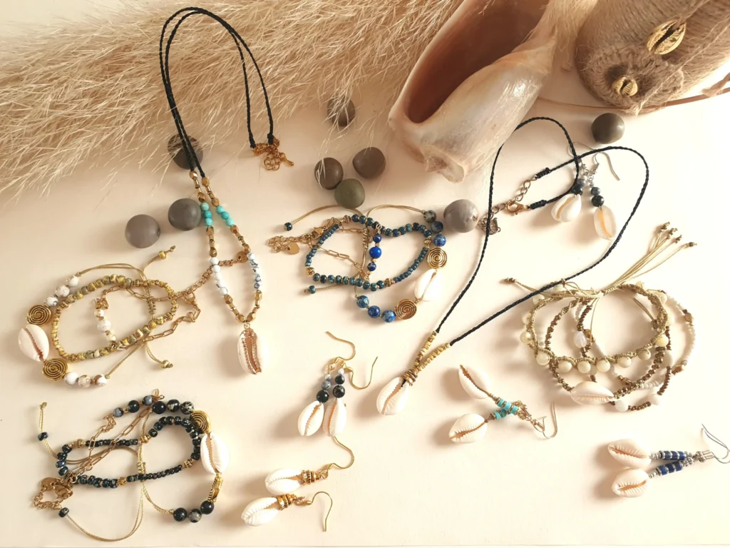 Collection de bijoux coordonnés autour du coquillage cauri